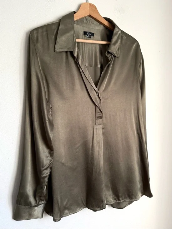 NEW RAILS Nissa Collared Pullover Top In Olive Green - Picture 4 of 7